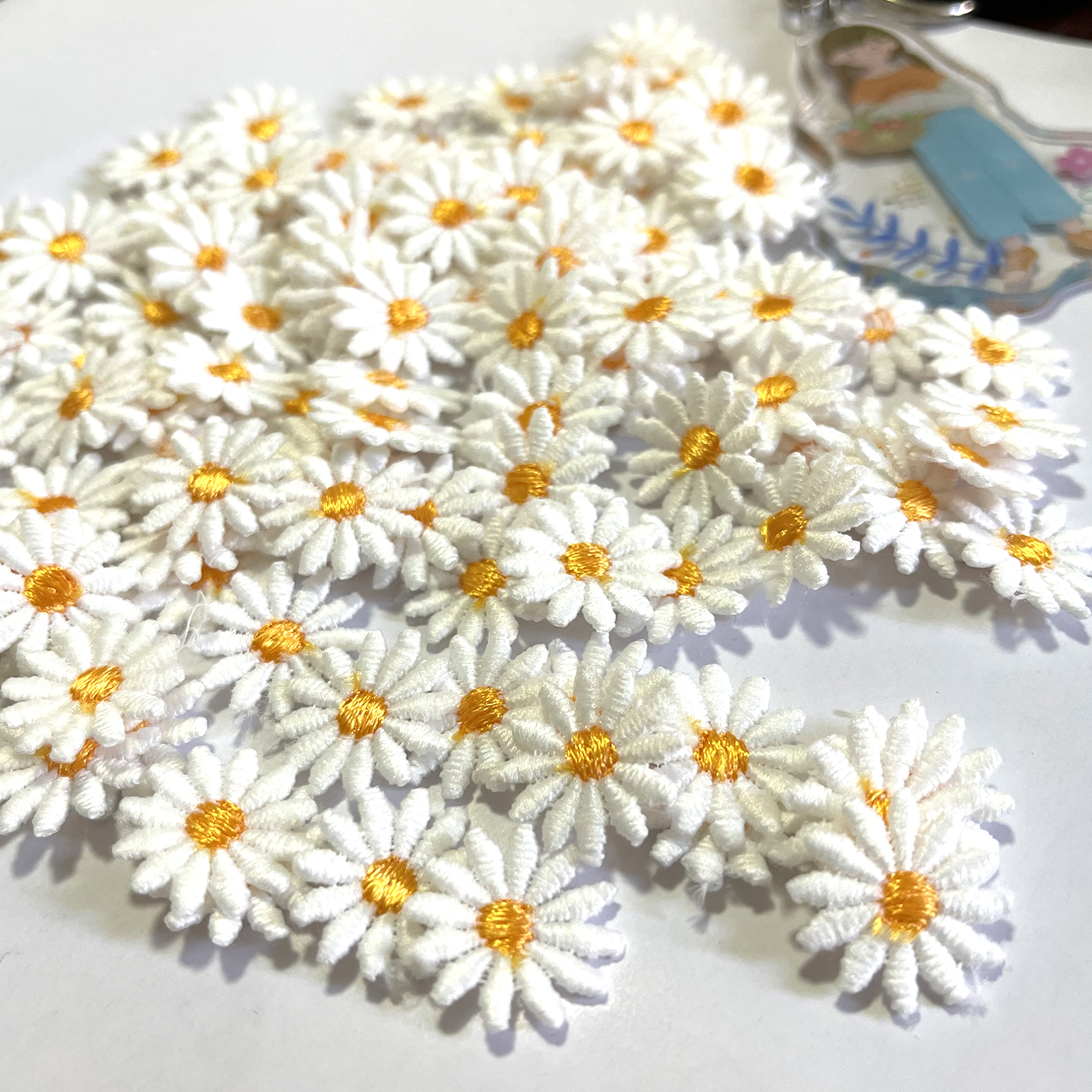 AHYONNIEX 100pcs Mini Daisies  - Embroidery Daisy Flower incelemesi ve fiyatı