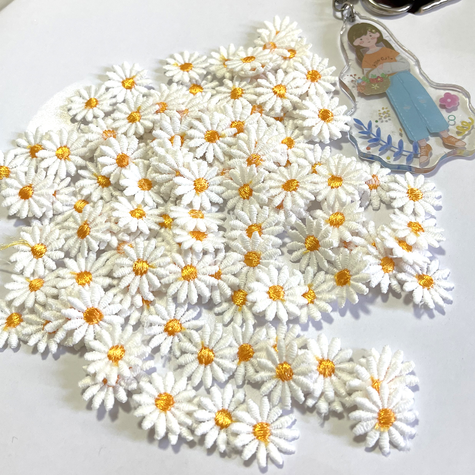 AHYONNIEX 100pcs Mini Daisies  - Embroidery Daisy Flower incelemesi ve fiyatı