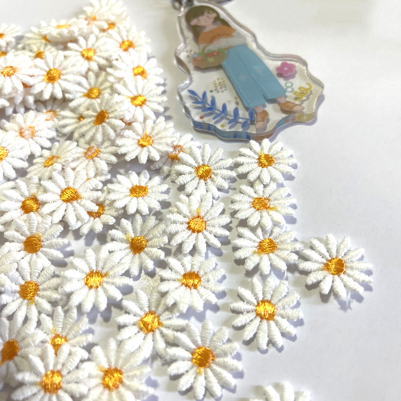 AHYONNIEX 100pcs Mini Daisies  - Embroidery Daisy Flower incelemesi ve fiyatı